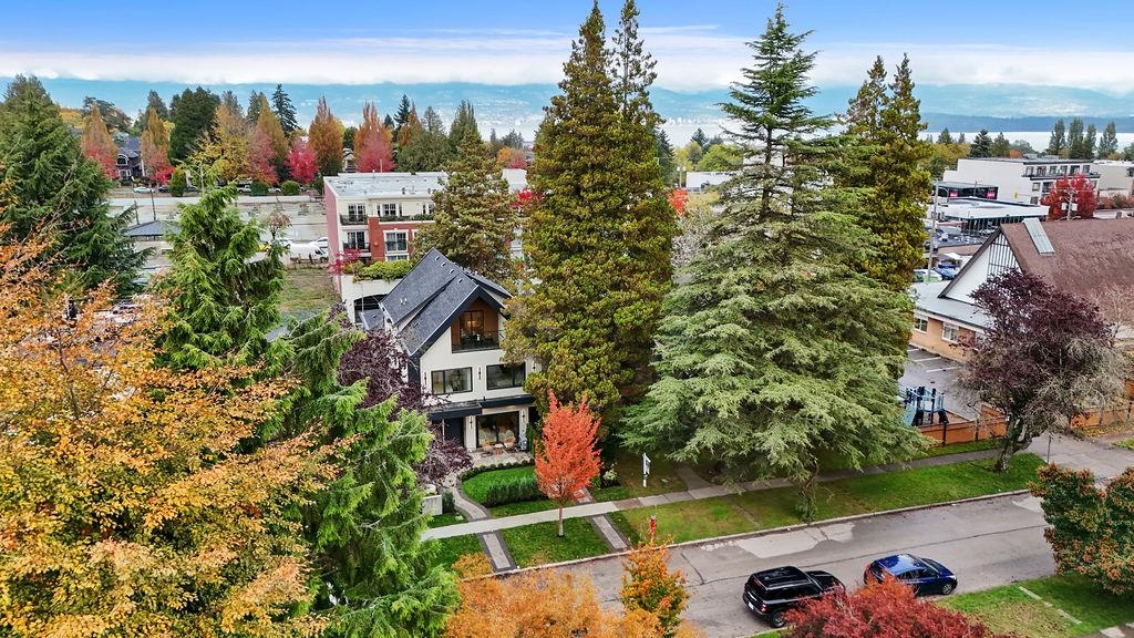 2 4549 W 11th Avenue