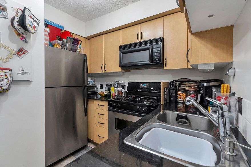 1501 63 Keefer Place