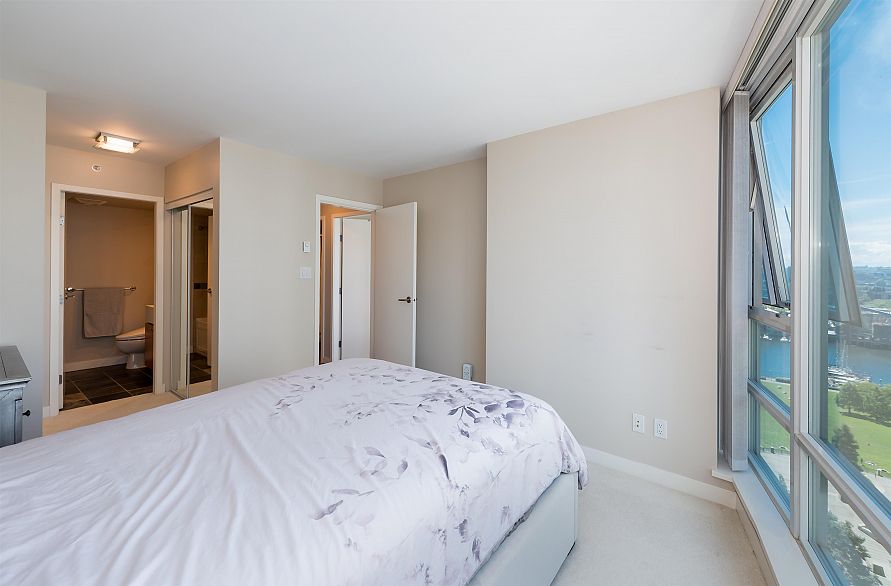 1438 RICHARDS STREET, Vancouver BC V6Z 3B8