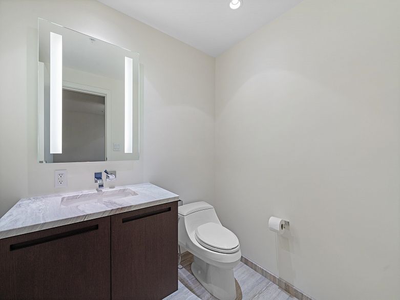 2701 1011 W Cordova Street