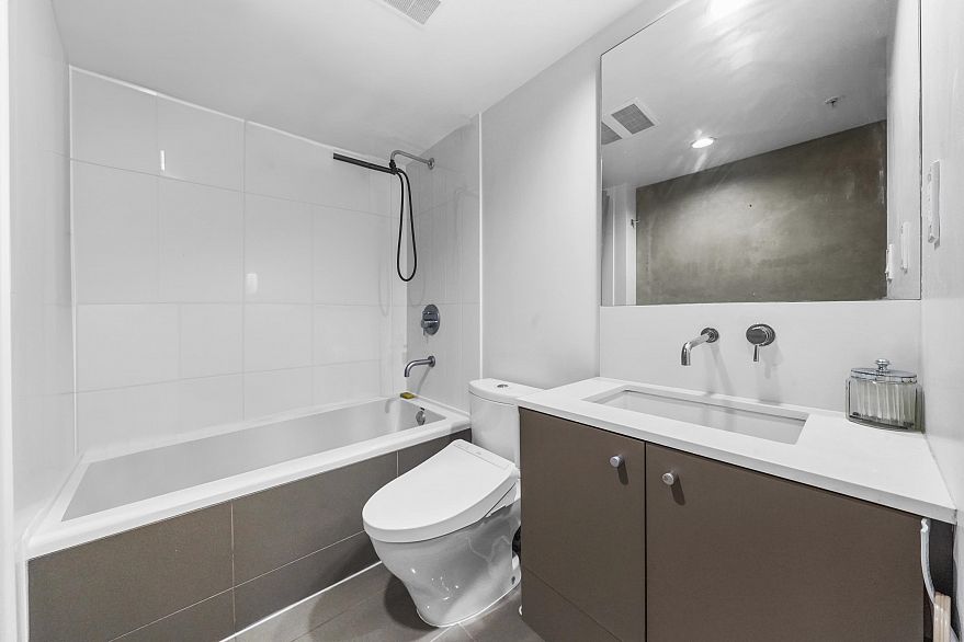 2204 999 Seymour Street