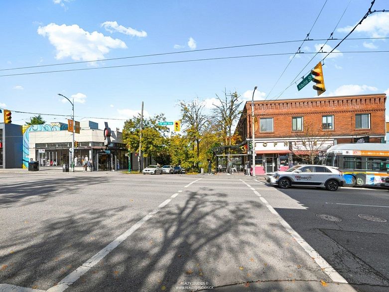 311 2121 W 6th Avenue