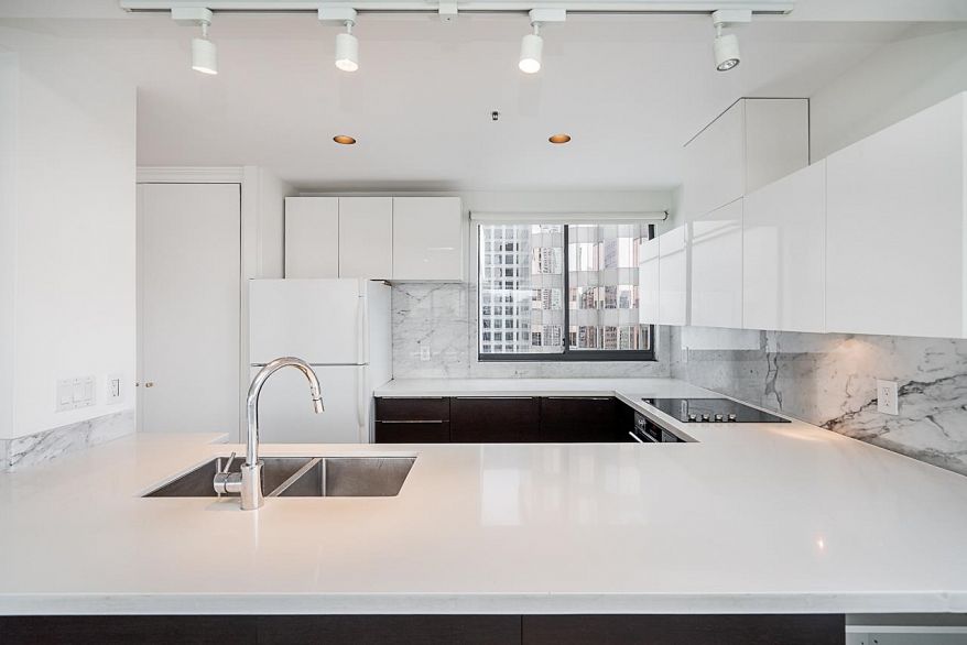 PH1 1060 Alberni Street