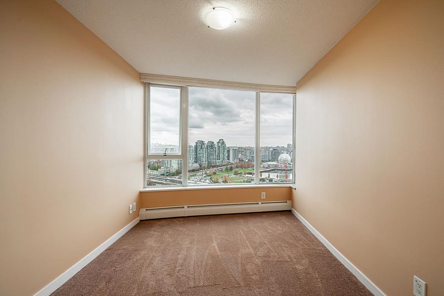 2608 58 Keefer Place