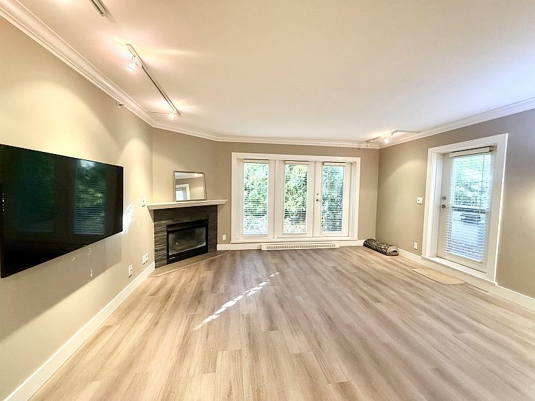 103 3189 Camosun Street