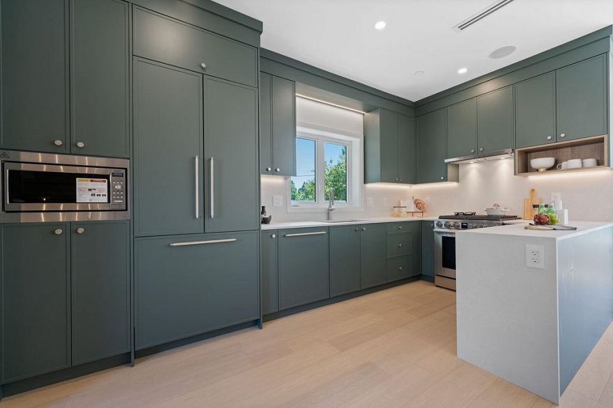 2 8508 East Boulevard