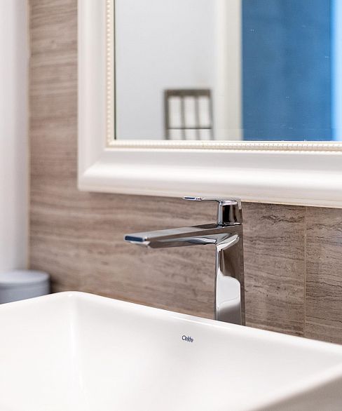 303 128 W 6th Avenue