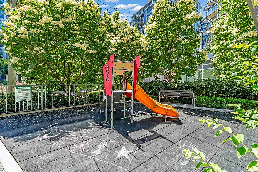 1002 88 W 1st Avenue