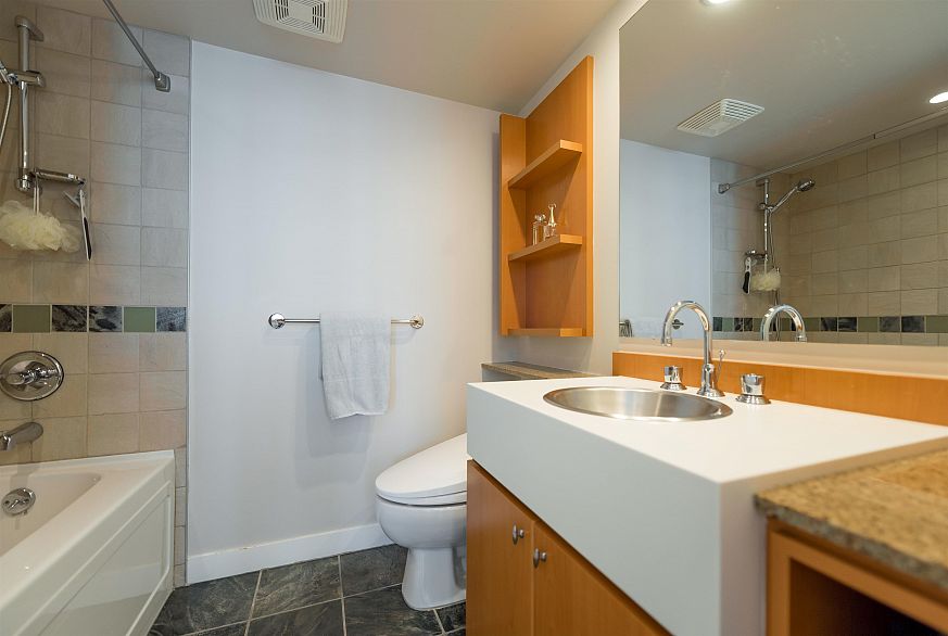 1438 RICHARDS STREET, Vancouver BC V6Z 3B8