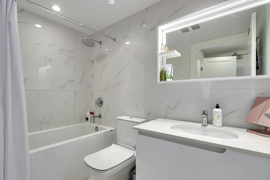 303 2239 W 7th Avenue