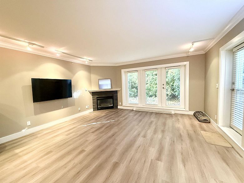 103 3189 Camosun Street