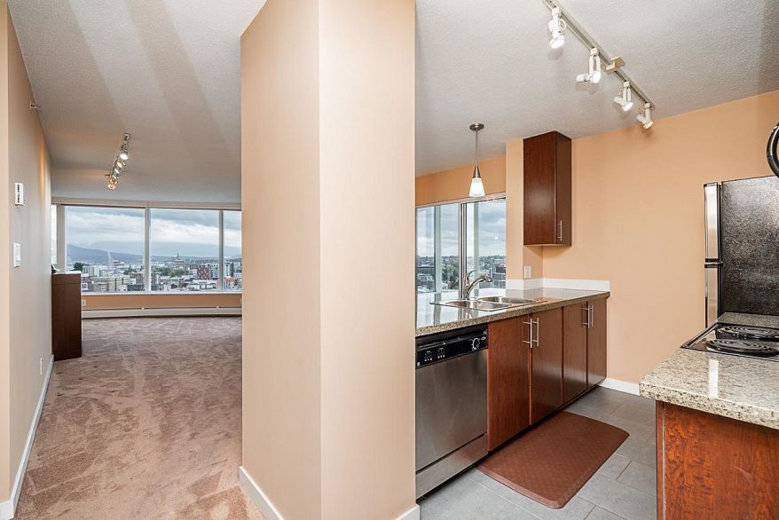 2608 58 Keefer Place