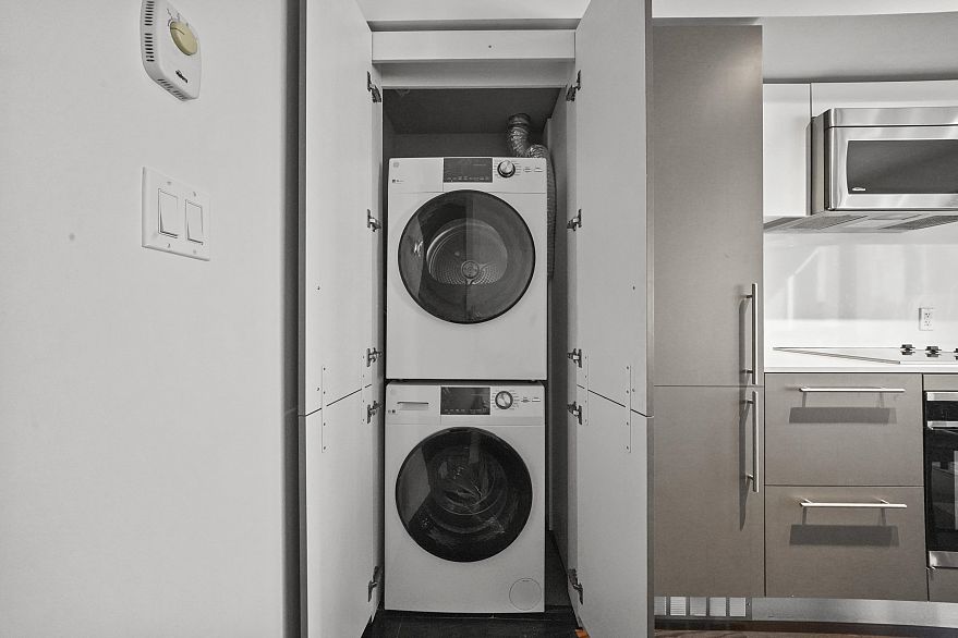 2204 999 Seymour Street