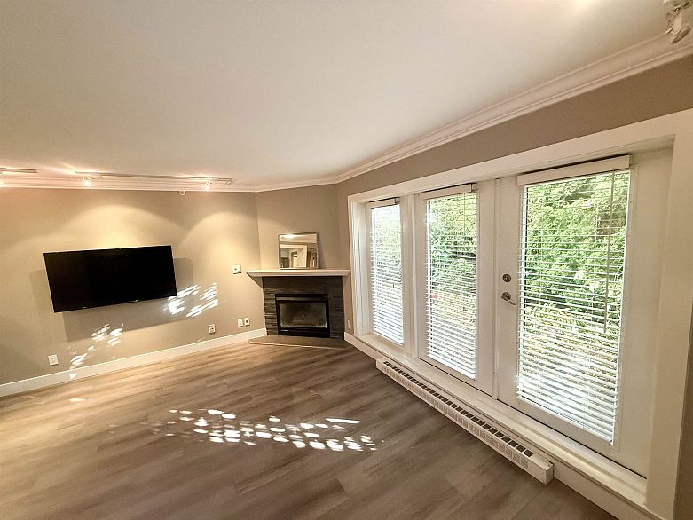 103 3189 Camosun Street