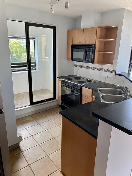 905 1367 Alberni Street