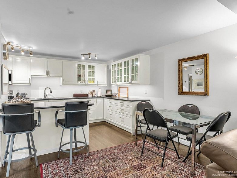 3 2146 W 43rd Avenue