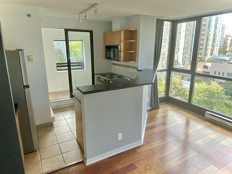 905 1367 Alberni Street