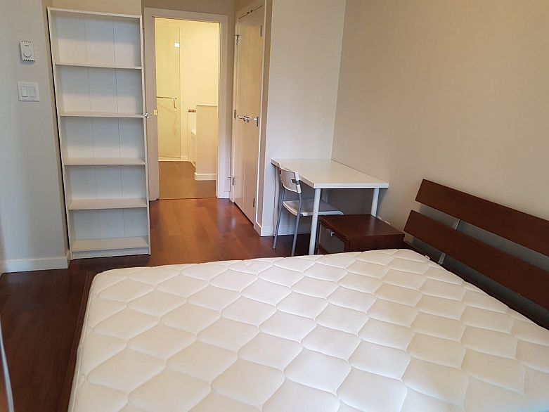 412 1205 Howe Street