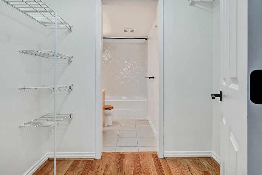 302 2741 E Hastings Street