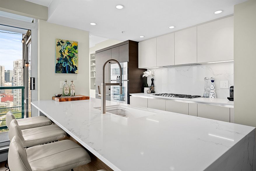 2606 1067 Marinaside Crescent