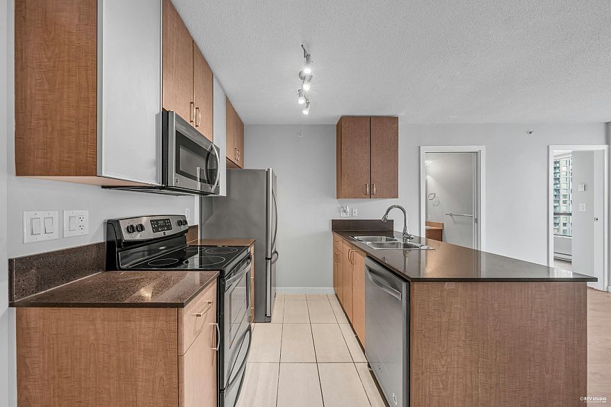 1703 977 Mainland Street