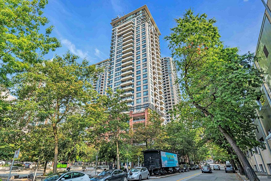 1703 977 Mainland Street