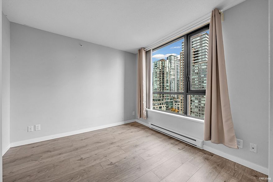 1703 977 Mainland Street