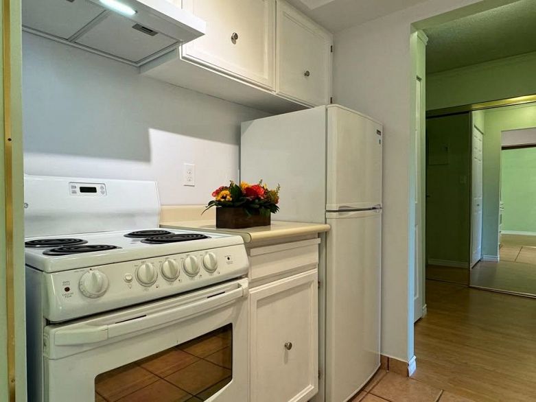 105 1825 W 8TH AVENUE, Vancouver BC V6J 1V9