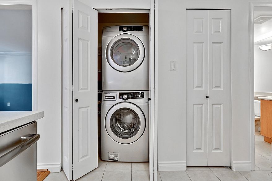 302 2741 E Hastings Street