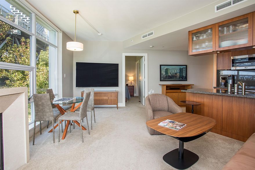 605 628 Kinghorne Mews