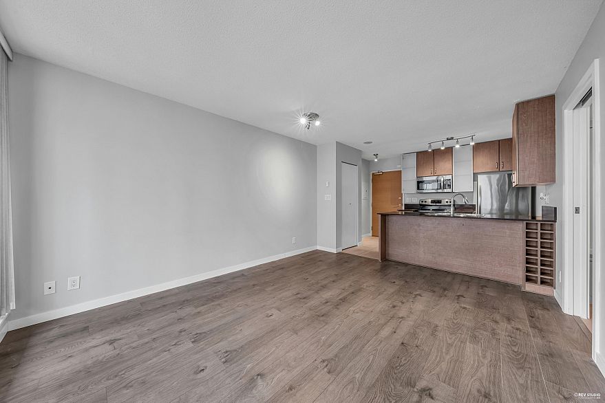 1703 977 Mainland Street