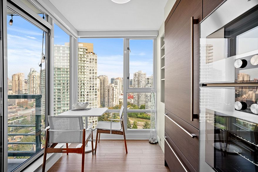 2606 1067 Marinaside Crescent