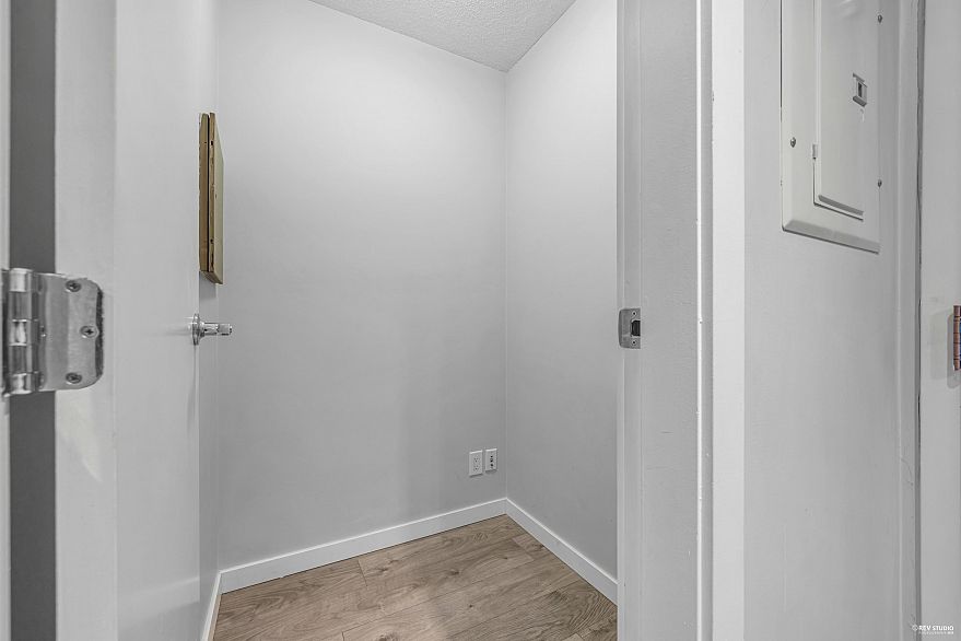 1703 977 Mainland Street