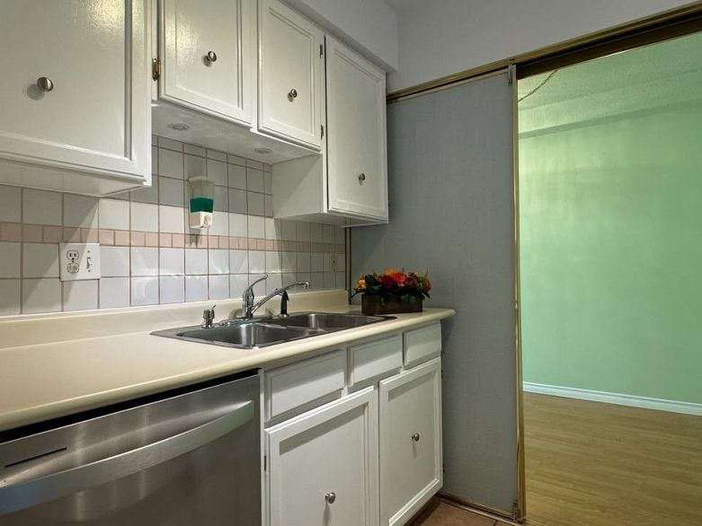 105 1825 W 8TH AVENUE, Vancouver BC V6J 1V9