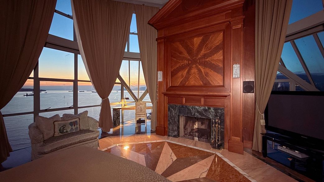 17 1861 Beach Avenue