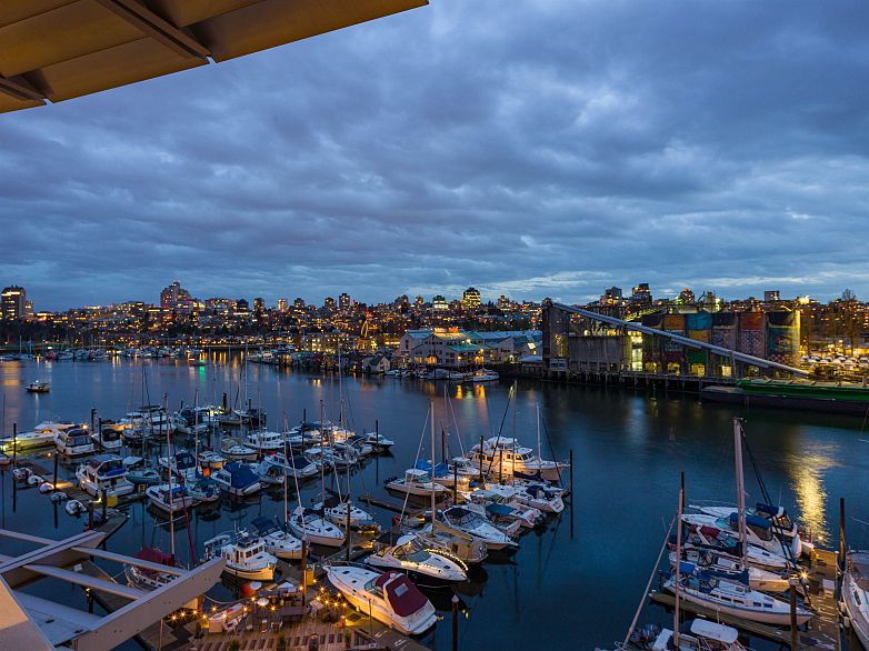 605 628 Kinghorne Mews