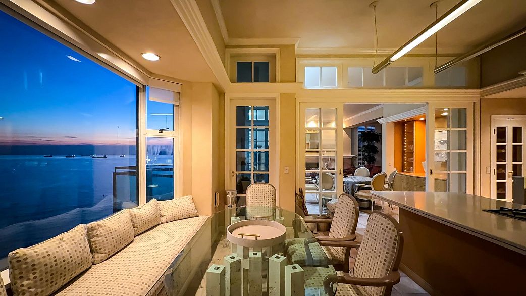 17 1861 Beach Avenue