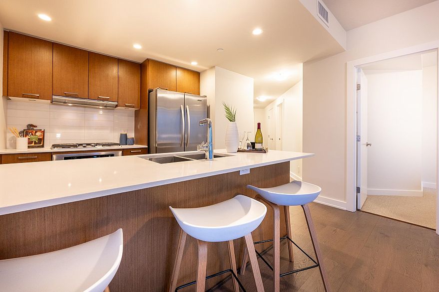 1707 1372 Seymour Street