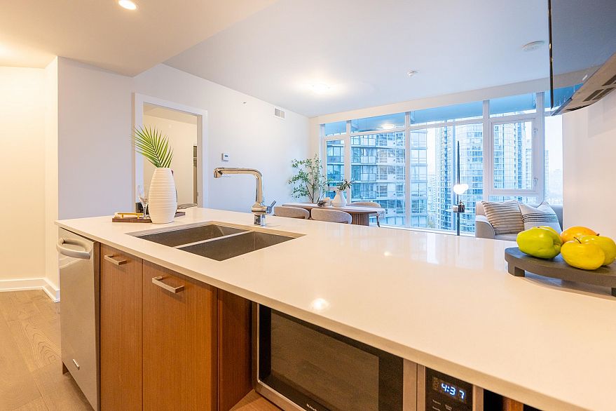 1707 1372 Seymour Street