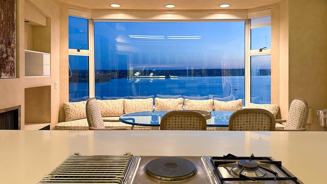 17 1861 Beach Avenue