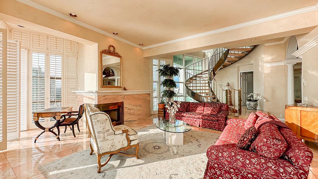 17 1861 Beach Avenue