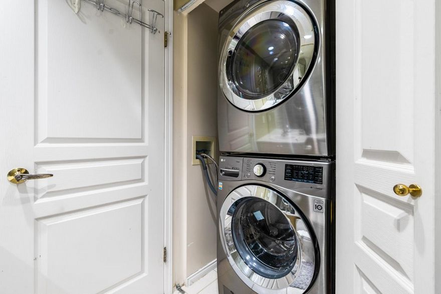 1204 5775 Hampton Place