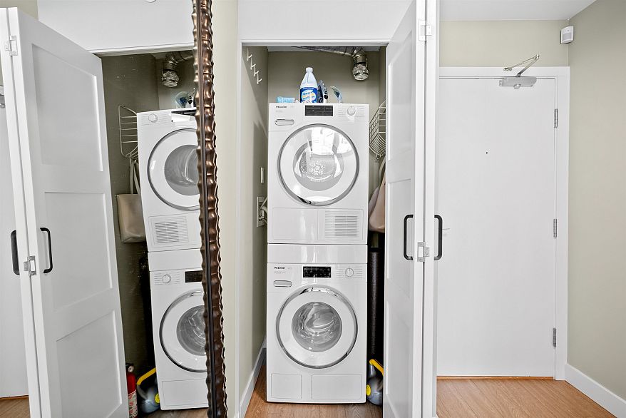 2606 1067 Marinaside Crescent