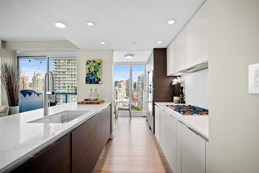 2606 1067 Marinaside Crescent