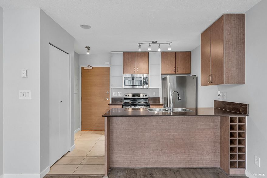 1703 977 Mainland Street