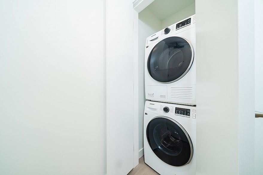 216 5212 Cambie Street