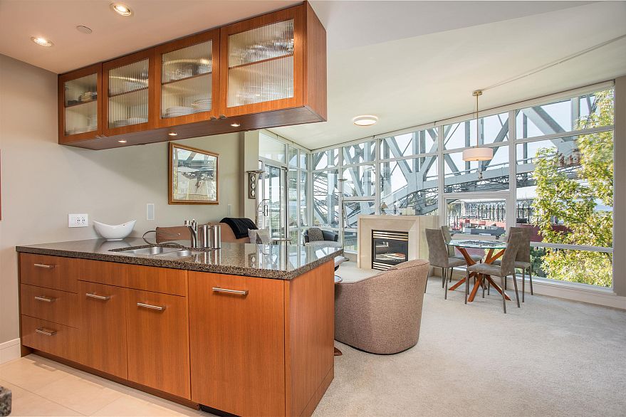 605 628 Kinghorne Mews