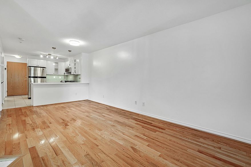 302 2741 E Hastings Street