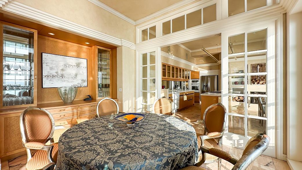 17 1861 Beach Avenue