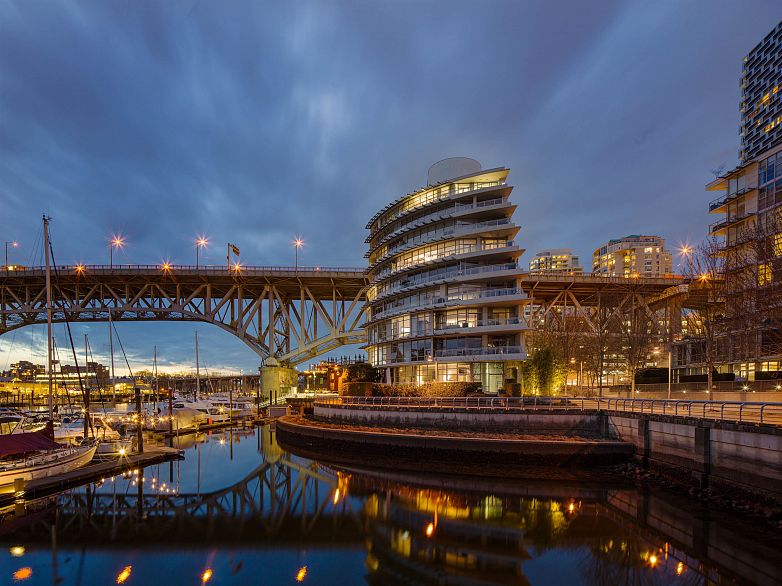 605 628 Kinghorne Mews